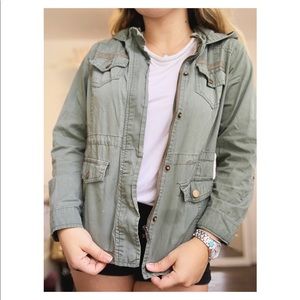 Military green utility jacket 🧥😱